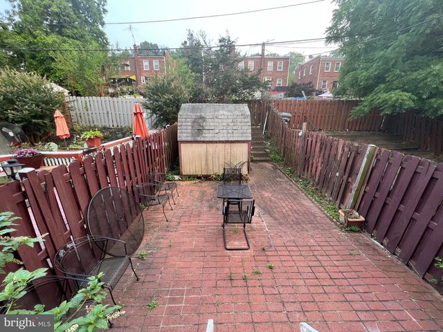 4025 CLAY PL NE, Washington, DC 20019