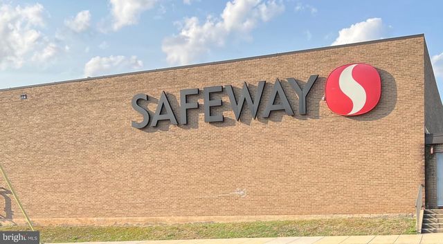 4025 CLAY PL NE, Washington, DC 20019