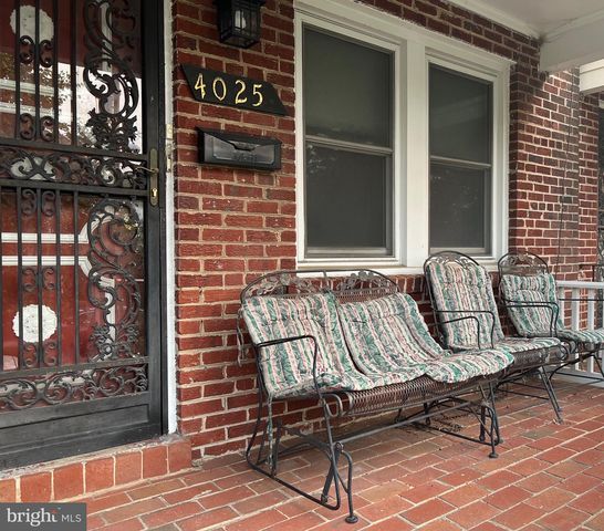 4025 CLAY PL NE, Washington, DC 20019