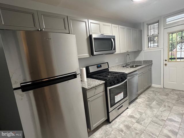 4025 CLAY PL NE, Washington, DC 20019