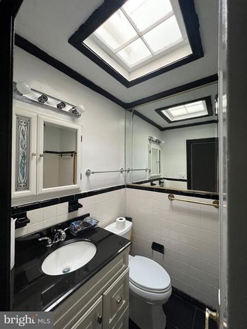 4025 CLAY PL NE, Washington, DC 20019