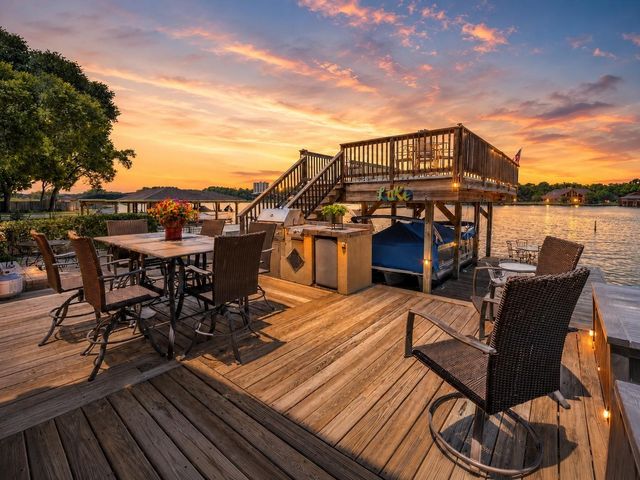 1234 Lake View Drive, Montgomery, TX 77356