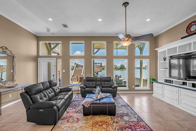1234 Lake View Drive, Montgomery, TX 77356