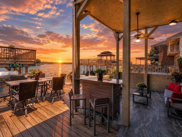 1234 Lake View Drive, Montgomery, TX 77356