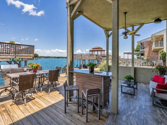1234 Lake View Drive, Montgomery, TX 77356