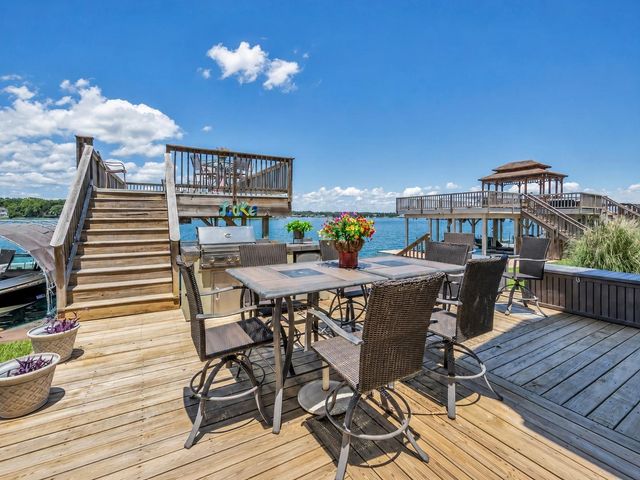 1234 Lake View Drive, Montgomery, TX 77356