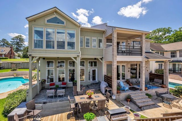 1234 Lake View Drive, Montgomery, TX 77356