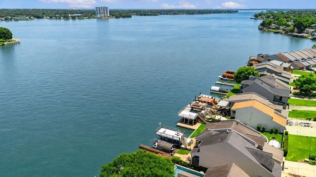 1234 Lake View Drive, Montgomery, TX 77356