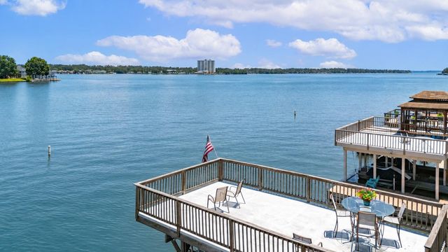 1234 Lake View Drive, Montgomery, TX 77356