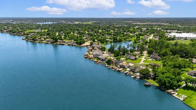 1234 Lake View Drive, Montgomery, TX 77356