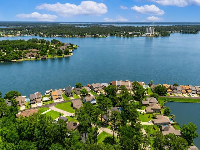 1234 Lake View Drive, Montgomery, TX 77356