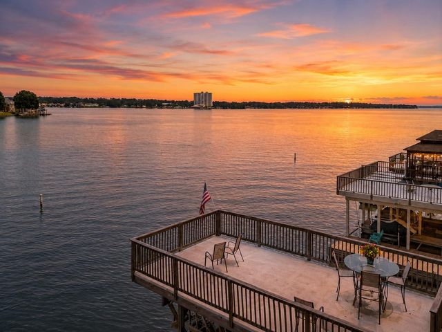 1234 Lake View Drive, Montgomery, TX 77356