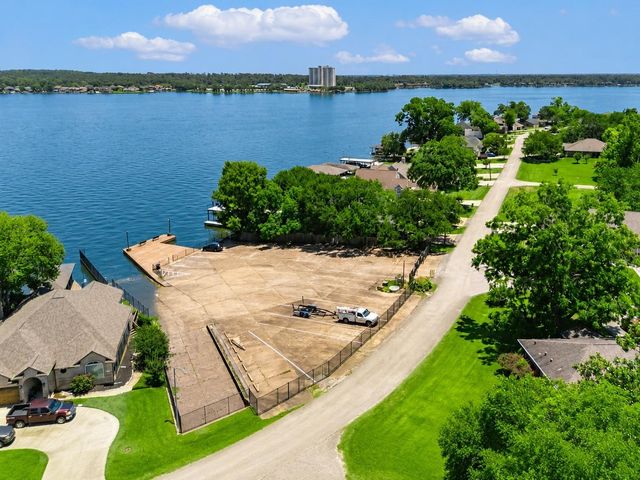 1234 Lake View Drive, Montgomery, TX 77356