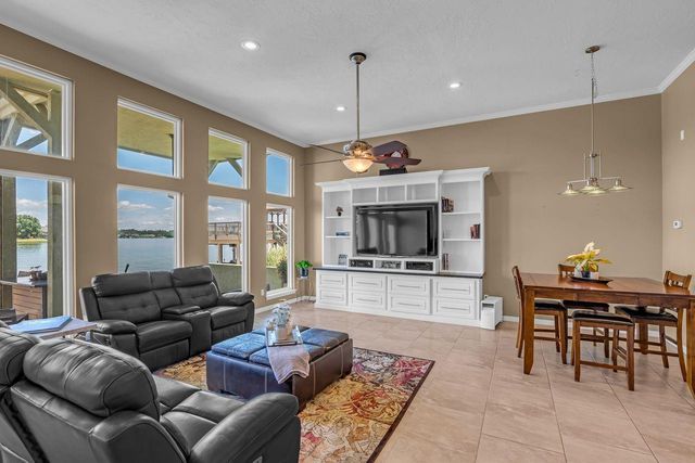 1234 Lake View Drive, Montgomery, TX 77356