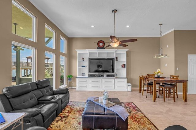 1234 Lake View Drive, Montgomery, TX 77356