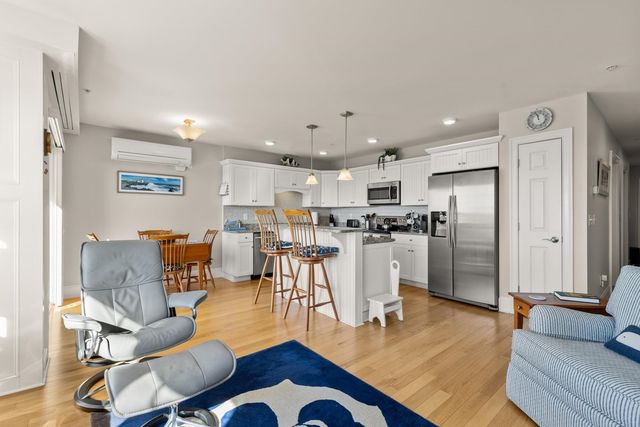 580 Winnacunnet Rd Unit 205, Hampton, NH 03842