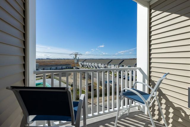 580 Winnacunnet Rd Unit 205, Hampton, NH 03842