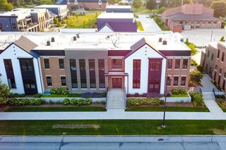 415 Main Street 2B, Pella, IA 50219