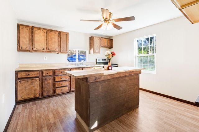 1526 W View Street, Athens, TN 37303