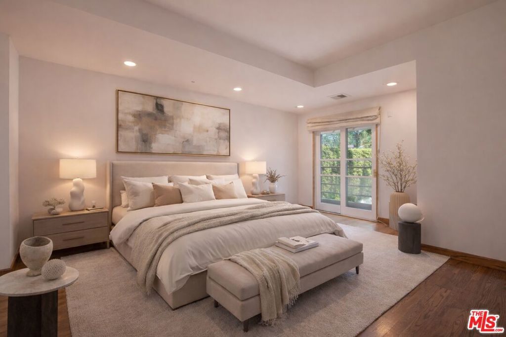 Image 12 of property listing at 522 N Rexford Drive, Beverly Hills, CA 90210