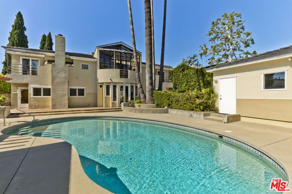 Image 14 of property listing at 522 N Rexford Drive, Beverly Hills, CA 90210