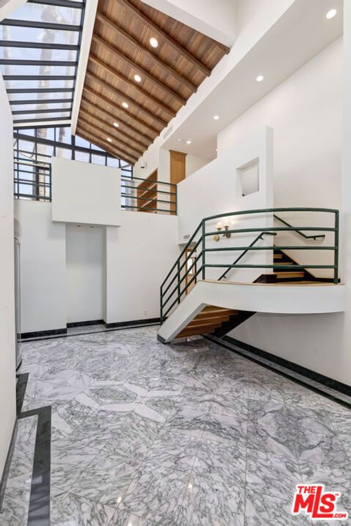 Image 3 of property listing at 522 N Rexford Drive, Beverly Hills, CA 90210