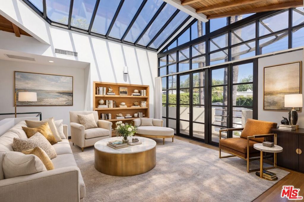 Image 5 of property listing at 522 N Rexford Drive, Beverly Hills, CA 90210