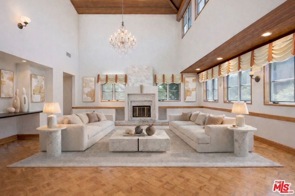 Image 6 of property listing at 522 N Rexford Drive, Beverly Hills, CA 90210