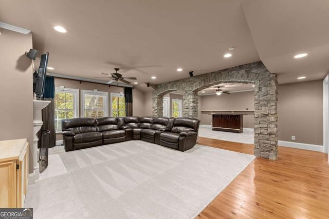 6380 Lake Oak Landing, Cumming, GA 30040