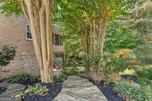 6380 Lake Oak Landing, Cumming, GA 30040