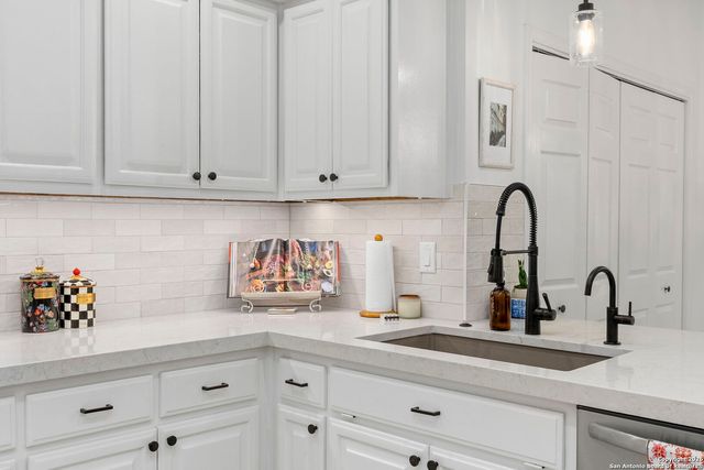 42 Courtside Cir, San Antonio, TX 78216