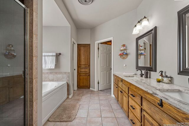 42 Courtside Cir, San Antonio, TX 78216