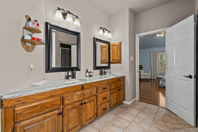 42 Courtside Cir, San Antonio, TX 78216