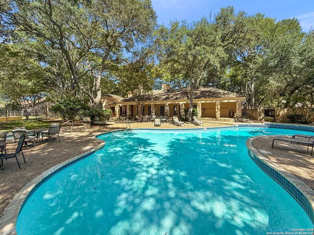 42 Courtside Cir, San Antonio, TX 78216