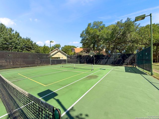 42 Courtside Cir, San Antonio, TX 78216