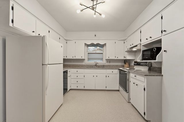 3518 Brinkwood Road, Des Moines, IA 50310
