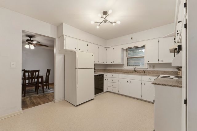 3518 Brinkwood Road, Des Moines, IA 50310