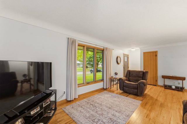 3518 Brinkwood Road, Des Moines, IA 50310