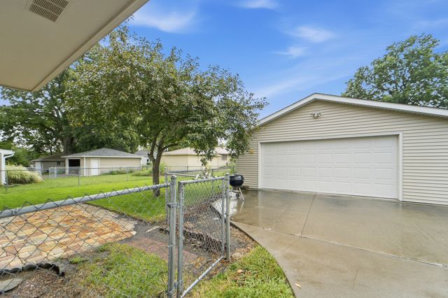 3518 Brinkwood Road, Des Moines, IA 50310