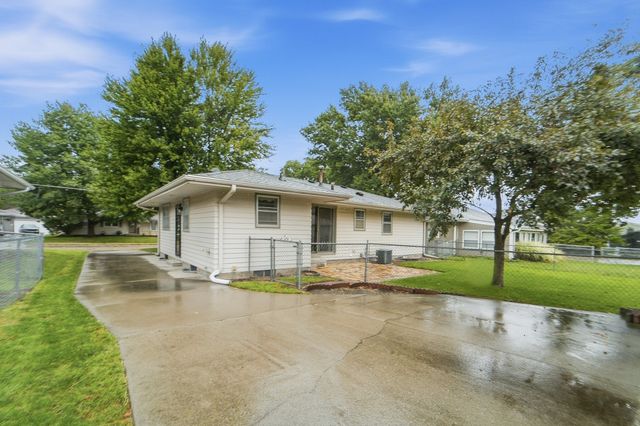 3518 Brinkwood Road, Des Moines, IA 50310