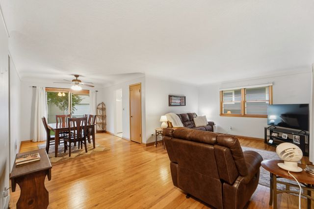 3518 Brinkwood Road, Des Moines, IA 50310