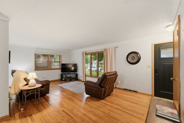 3518 Brinkwood Road, Des Moines, IA 50310