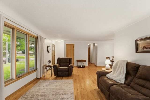 3518 Brinkwood Road, Des Moines, IA 50310