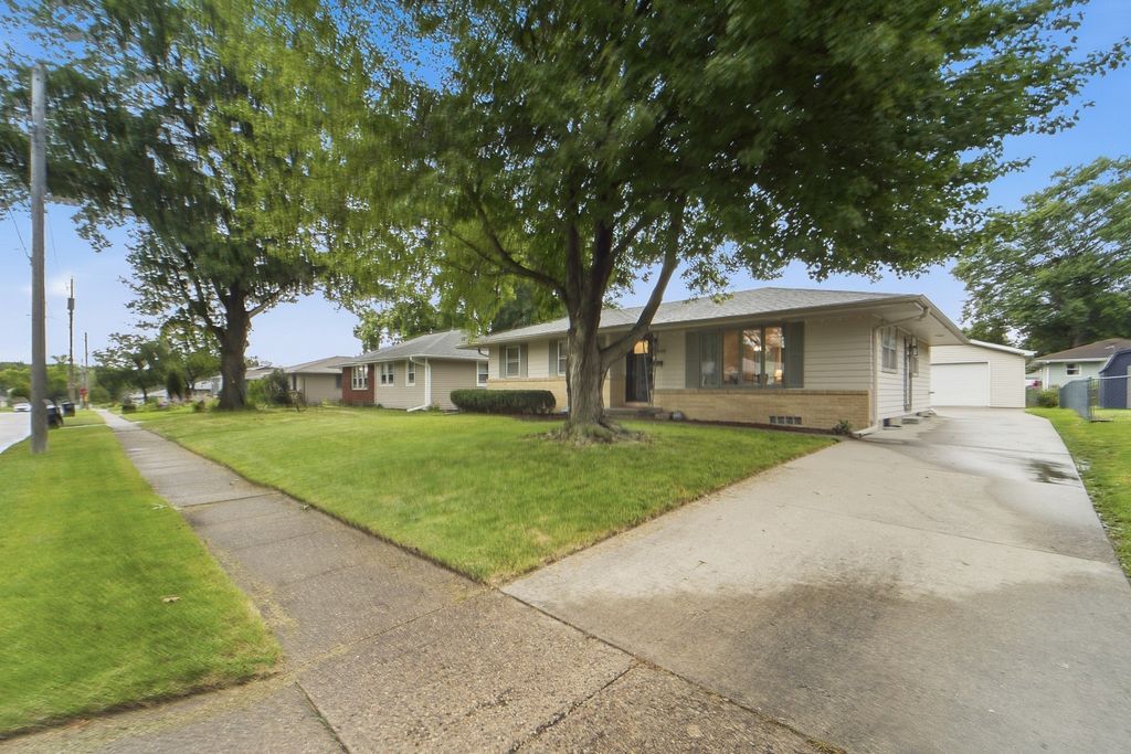 3518 Brinkwood Road, Des Moines, IA 50310