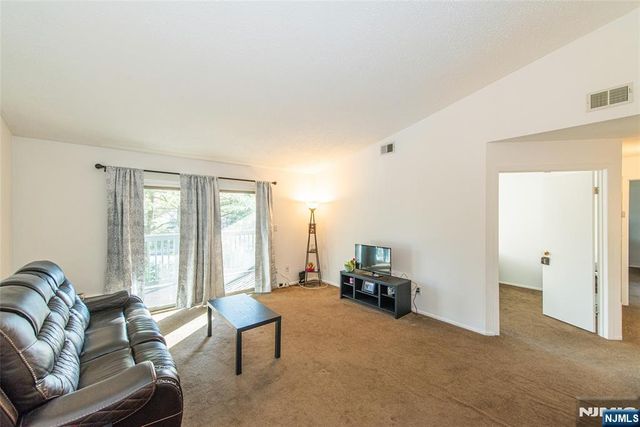 7 Drake Lane, Roxbury Township, NJ 07852