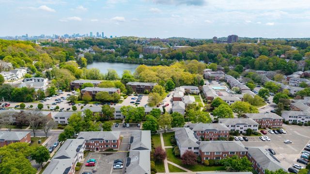 116 Lake Shore 3, Boston, MA 02135
