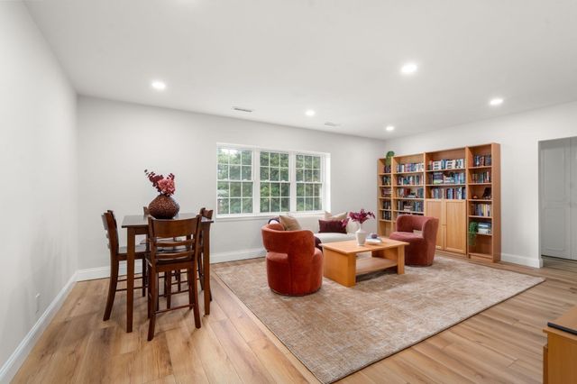 116 Lake Shore 3, Boston, MA 02135