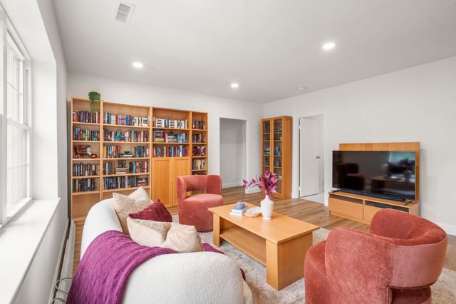 116 Lake Shore 3, Boston, MA 02135