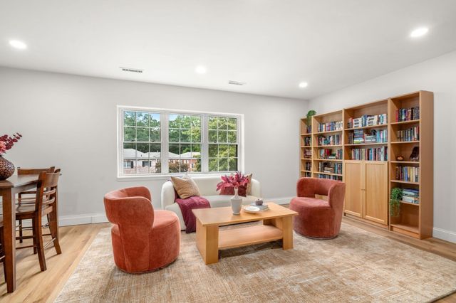 116 Lake Shore 3, Boston, MA 02135