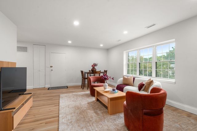116 Lake Shore 3, Boston, MA 02135